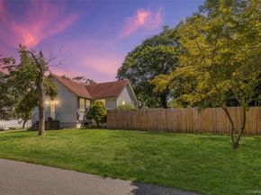 31 Elm Road, Rocky Point NY 11778