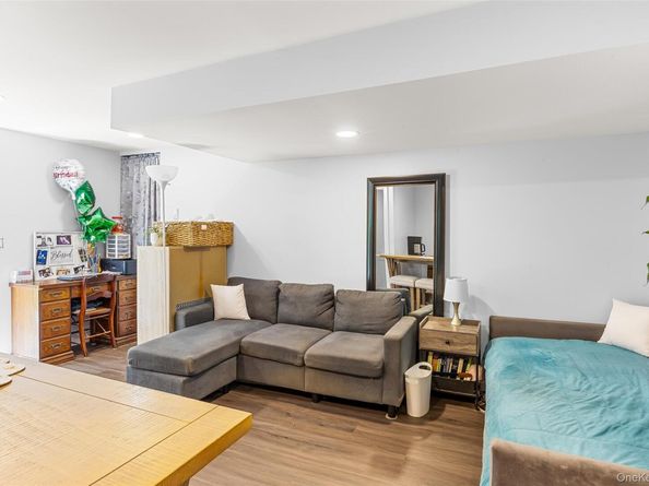 31 Elm Road, Rocky Point NY 11778