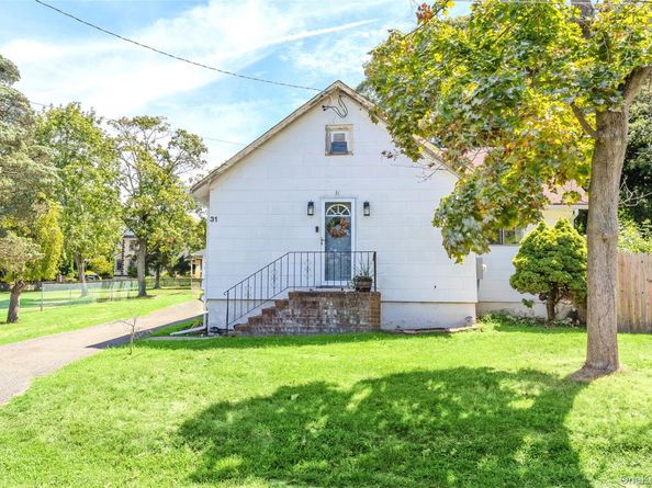 31 Elm Road, Rocky Point NY 11778