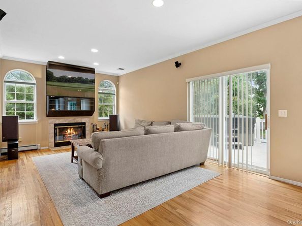 22 Embassy Road, Selden NY 11784