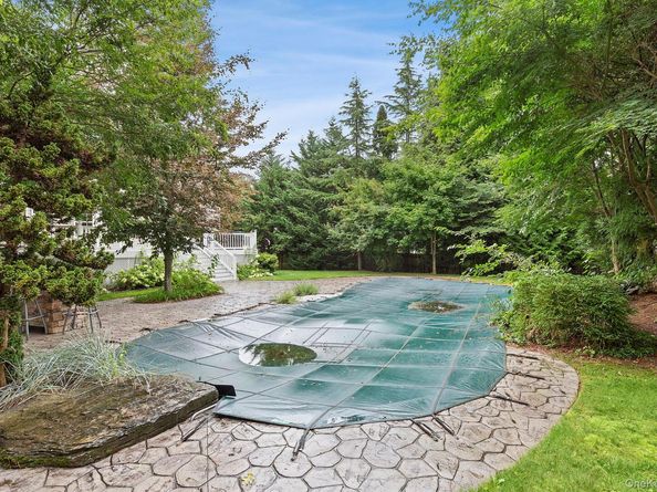 22 Embassy Road, Selden NY 11784
