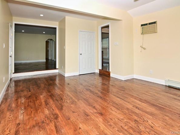 3 N Brook Drive, Valley Stream NY 11581