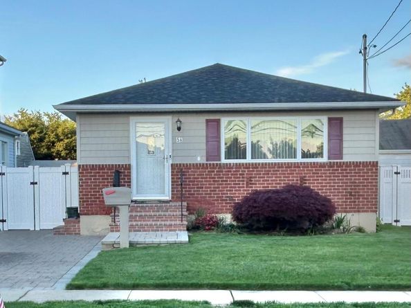 5A Moeller Street, Hicksville NY 11801