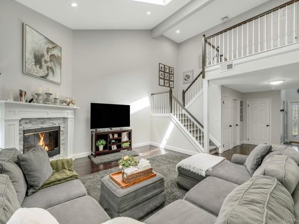 40 Lakeview Drive, Manorville NY 11949