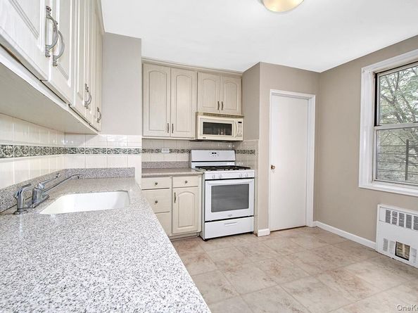 609 Kappock Street 3F, Bronx NY 10463