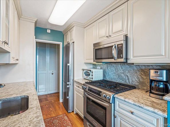 17-85 215th Street 11S, Bayside NY 11360