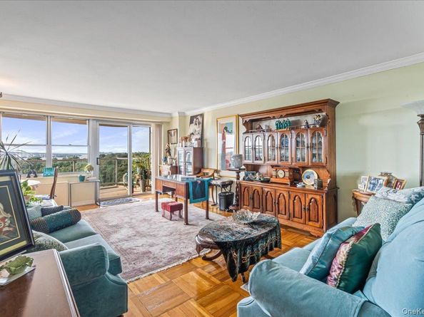 17-85 215th Street 11S, Bayside NY 11360