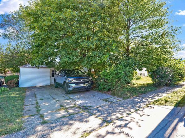 42 Satterie Avenue, Valley Stream NY 11580