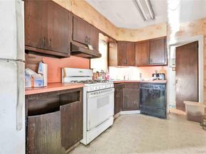 42 Satterie Avenue, Valley Stream NY 11580