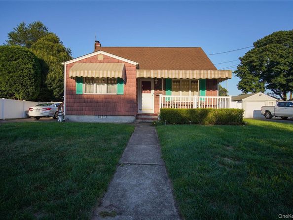 1743 Asharoken Boulevard, Bay Shore NY 11706