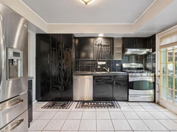 329 N Wyoming Avenue, Massapequa NY 11758