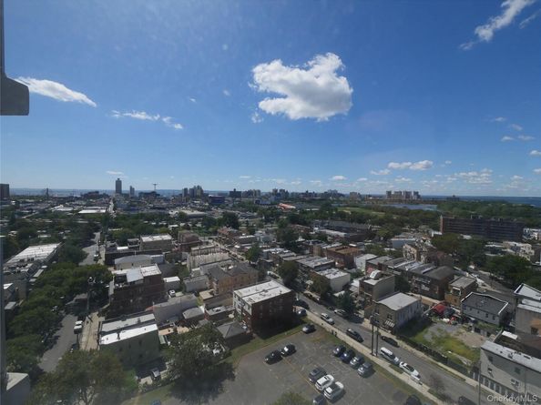 2475 16th 17G, Brooklyn NY 11214
