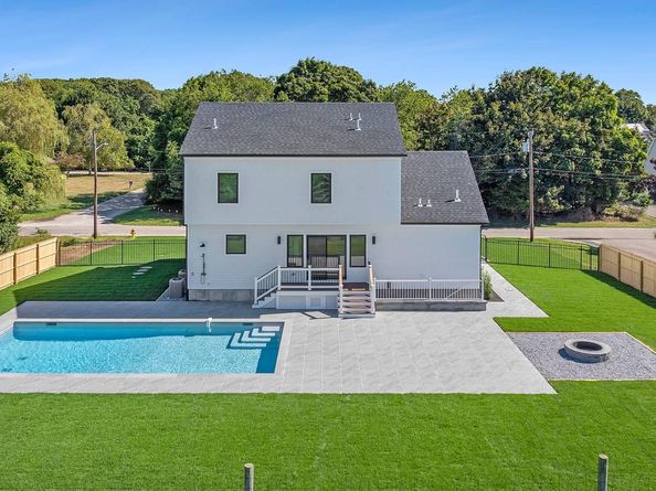 1900 Gillette Drive, East Marion NY 11939