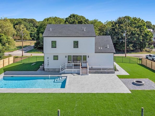 1900 Gillette Drive, East Marion NY 11939