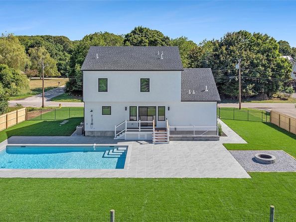 1900 Gillette Drive, East Marion NY 11939