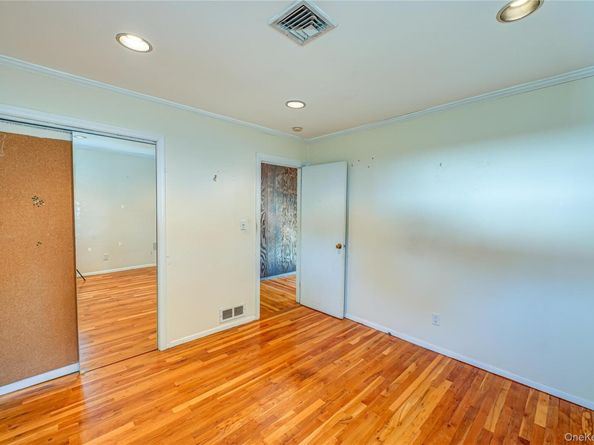 1022 Manor Lane, Bay Shore NY 11706