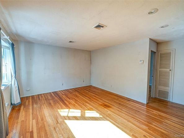 1022 Manor Lane, Bay Shore NY 11706