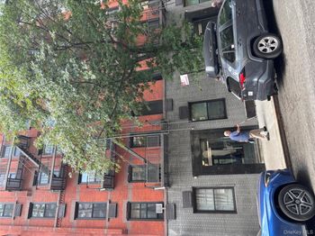 430 E 85 St