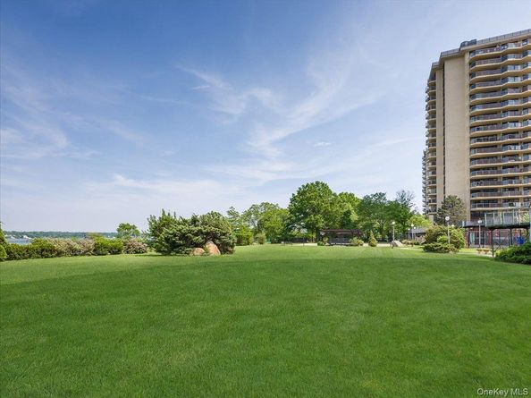 17-85 215th Street 6A, Bayside NY 11360