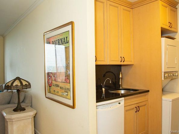 26910 Grand Central Parkway 22F, Floral Park NY 11005