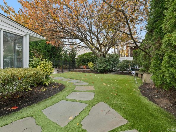 5 Culver Court, Melville NY 11747