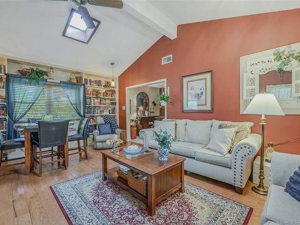 17 Washington Heights Street, Selden NY 11784