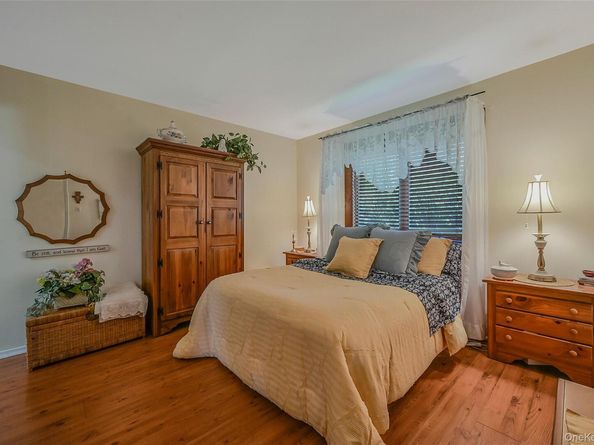 17 Washington Heights Street, Selden NY 11784