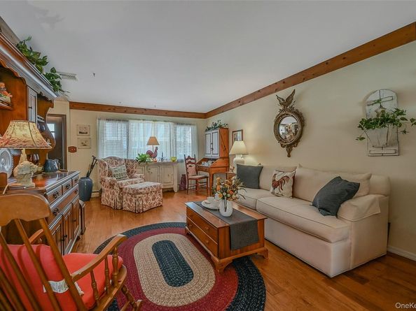 17 Washington Heights Street, Selden NY 11784