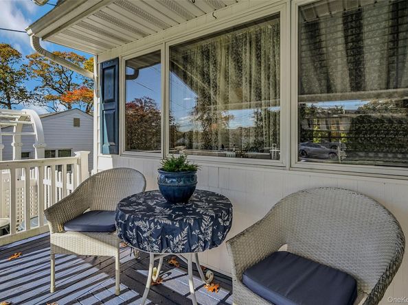 17 Washington Heights Street, Selden NY 11784