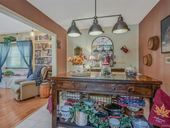 17 Washington Heights Street, Selden NY 11784