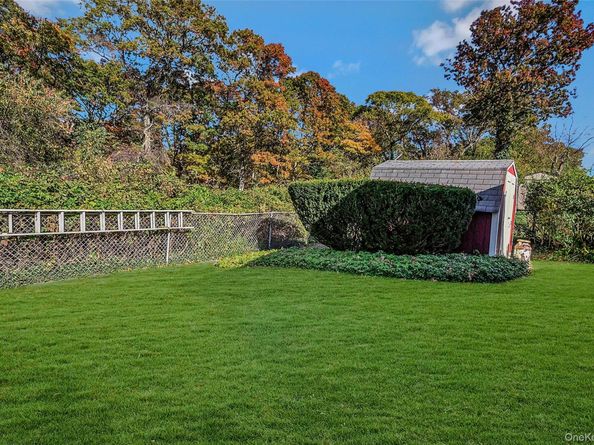 17 Washington Heights Street, Selden NY 11784