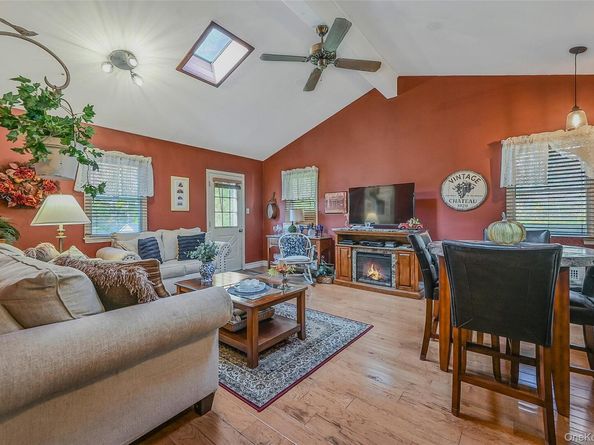 17 Washington Heights Street, Selden NY 11784