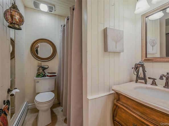 17 Washington Heights Street, Selden NY 11784