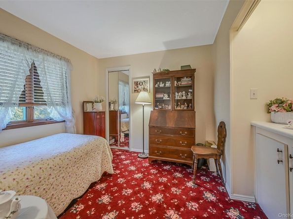 17 Washington Heights Street, Selden NY 11784