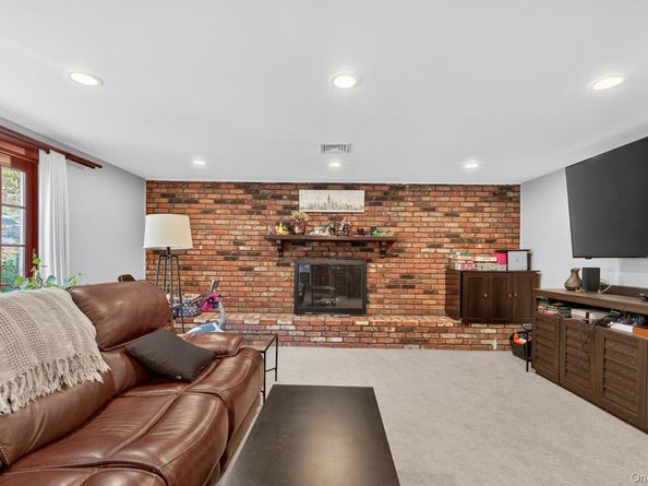 10 Sorgi Court, Plainview NY 11803