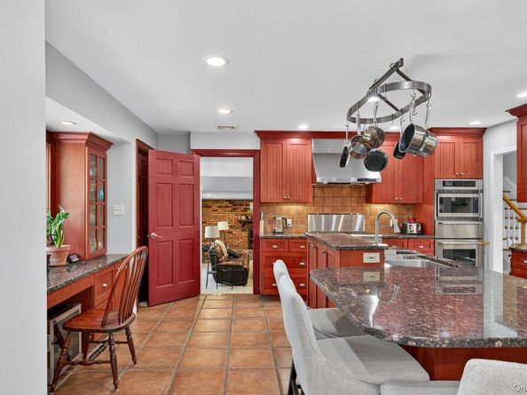 10 Sorgi Court, Plainview NY 11803