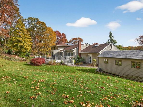 10 Sorgi Court, Plainview NY 11803