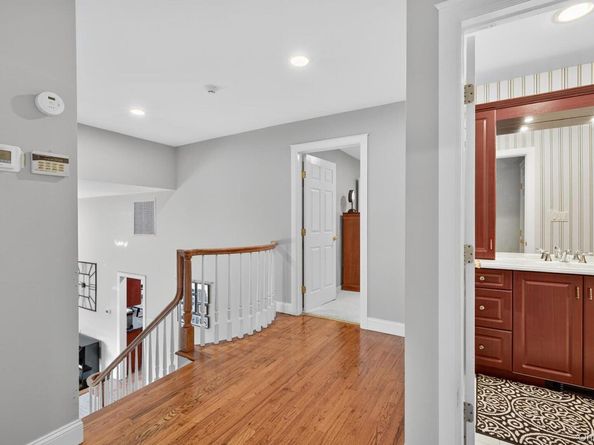 10 Sorgi Court, Plainview NY 11803