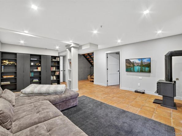 428 Pine Grove Lane, Hartsdale NY 10530