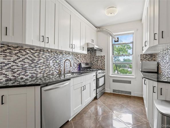 111-39 76th Road E7, Forest Hills NY 11375