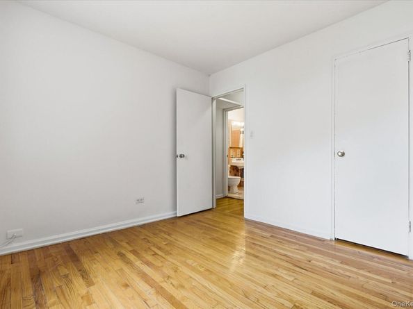 60-11 Broadway 4N, Woodside NY 11377