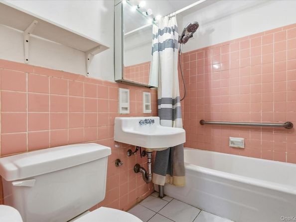 60-11 Broadway 4N, Woodside NY 11377