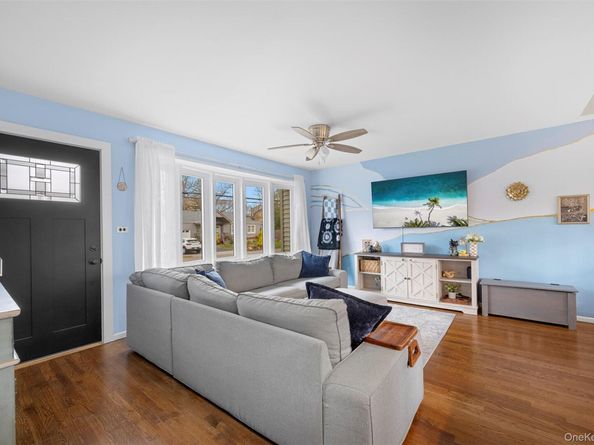 15 Goldsmith Avenue, Greenlawn NY 11740