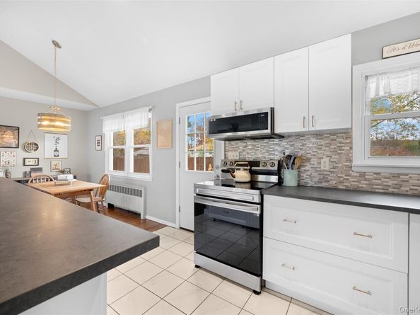 15 Goldsmith Avenue, Greenlawn NY 11740