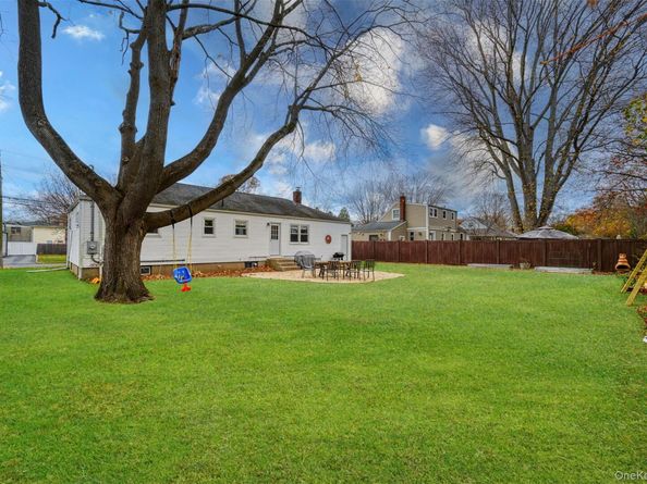 15 Goldsmith Avenue, Greenlawn NY 11740