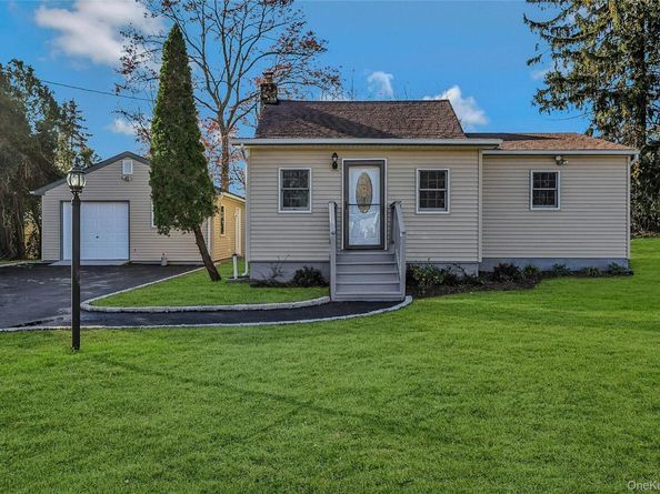 8 Pansy Road, Rocky Point NY 11778