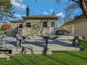 8 Pansy Road, Rocky Point NY 11778
