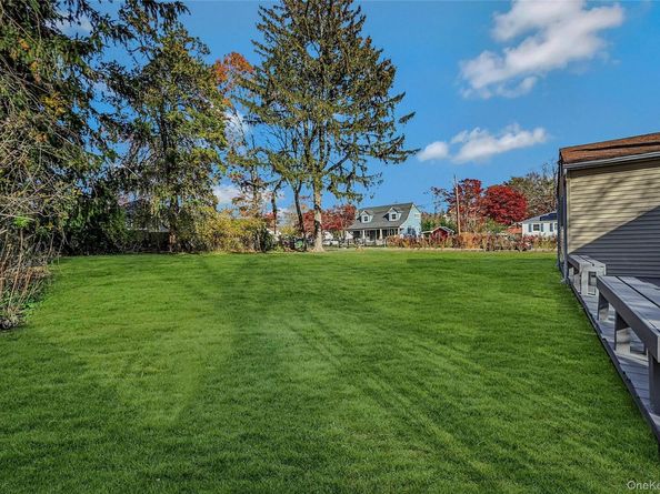 8 Pansy Road, Rocky Point NY 11778