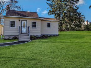 8 Pansy Road, Rocky Point NY 11778