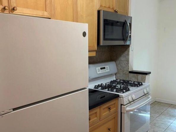 43-25 Douglaston Parkway B, Douglaston NY 11363